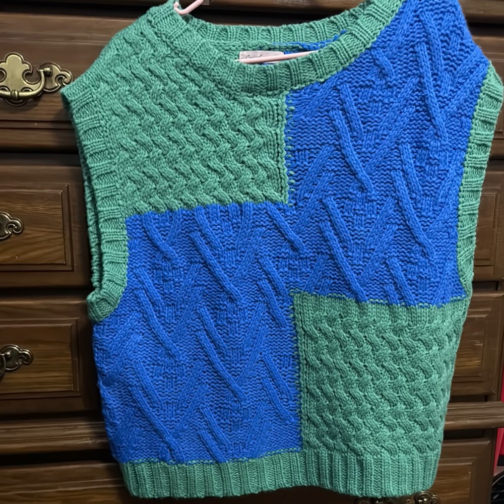 Pre-loved Ces Femme crochet knitting sweater vest size M